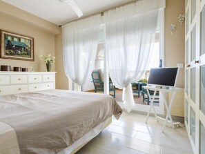 3 bedrooms, iron/ironing board