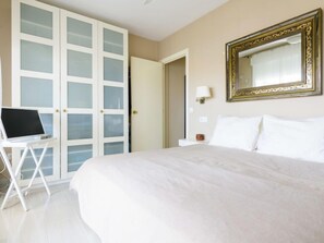 3 bedrooms, iron/ironing board