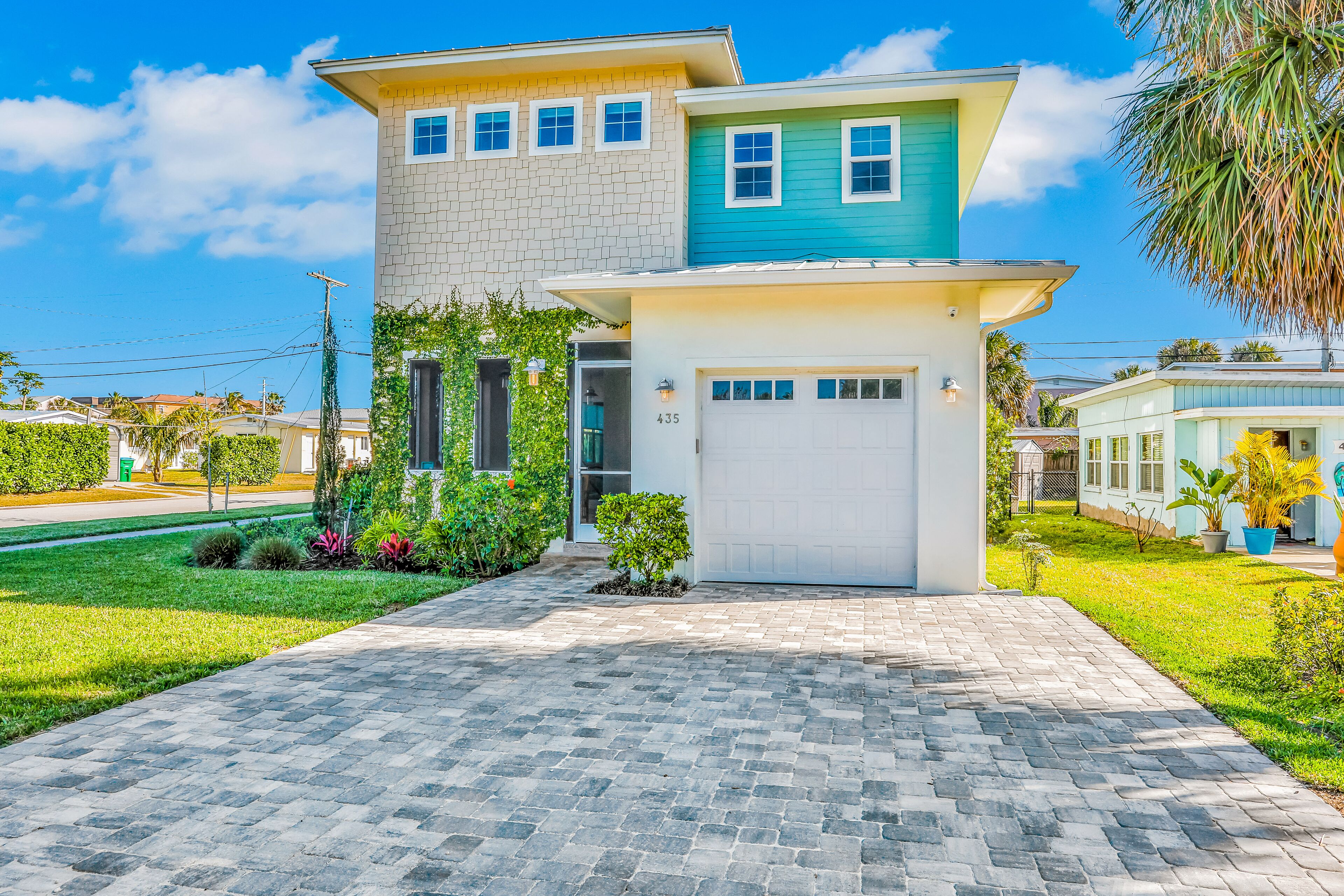 Stylish, Dog-Friendly Getaway w/ a Private Pool, Fast WiFi, Washer/Dryer, & A/C