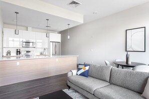 TV, stereo - Newly constructed Sommerville 2BR w/ Rooftop, W/D in unit by Blueground (Boston)