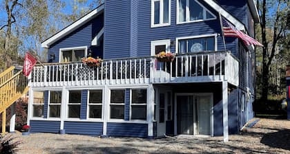 Spacious and Tranquil Lazy Lake Lodge Escape