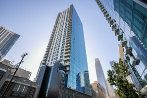 Exterior - Bright Rincon Hill 1BR w/ Gym + W/D near Silicon Valley, by Blueground (San Francisco)