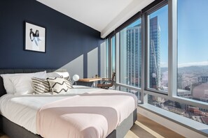 1 bedroom, iron/ironing board, WiFi, bed sheets - Bright Rincon Hill 1BR w/ Gym + W/D near Silicon Valley, by Blueground (San Francisco)