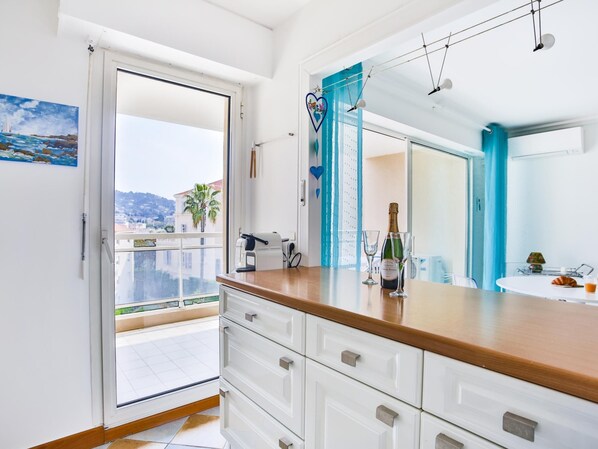 Réfrigérateur, micro-ondes, four, lave-vaisselle