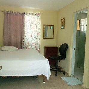 1 bedroom, desk, iron/ironing board, free WiFi
