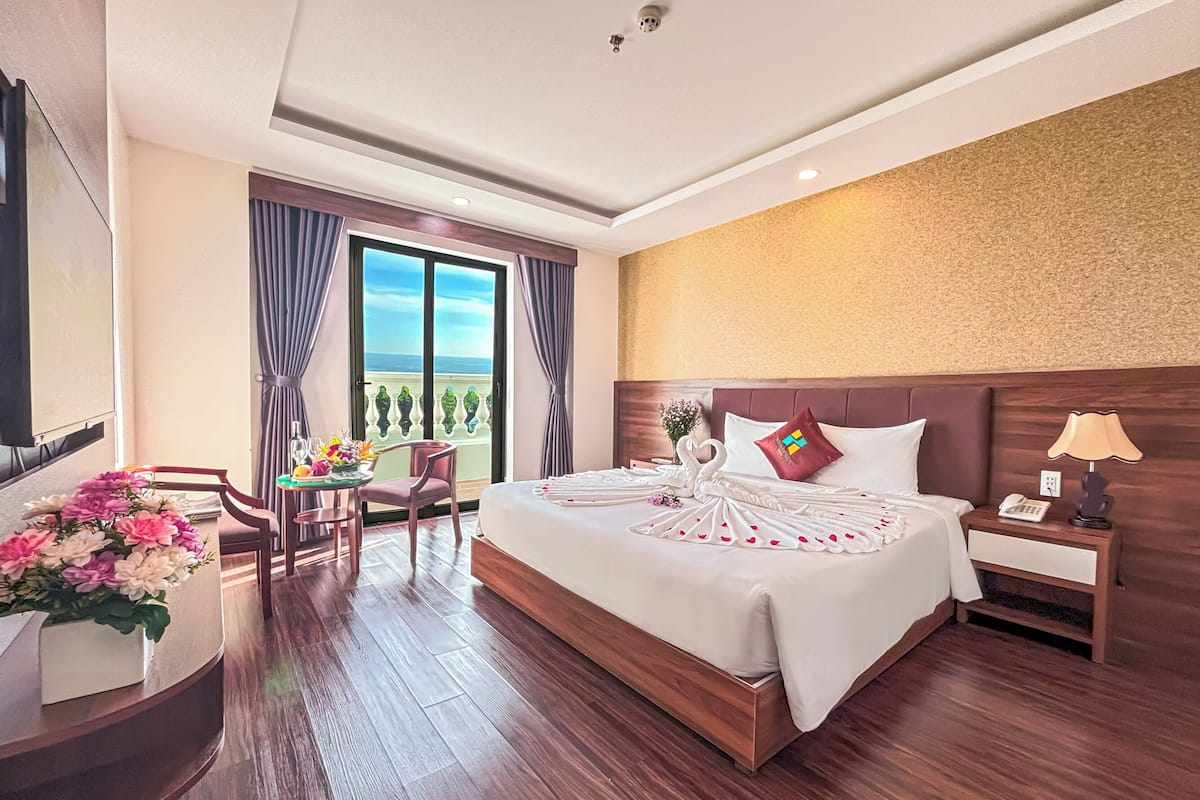 Peralatan tempat tidur premium, bar mini, meja 