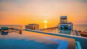 Outdoor pool, pool loungers