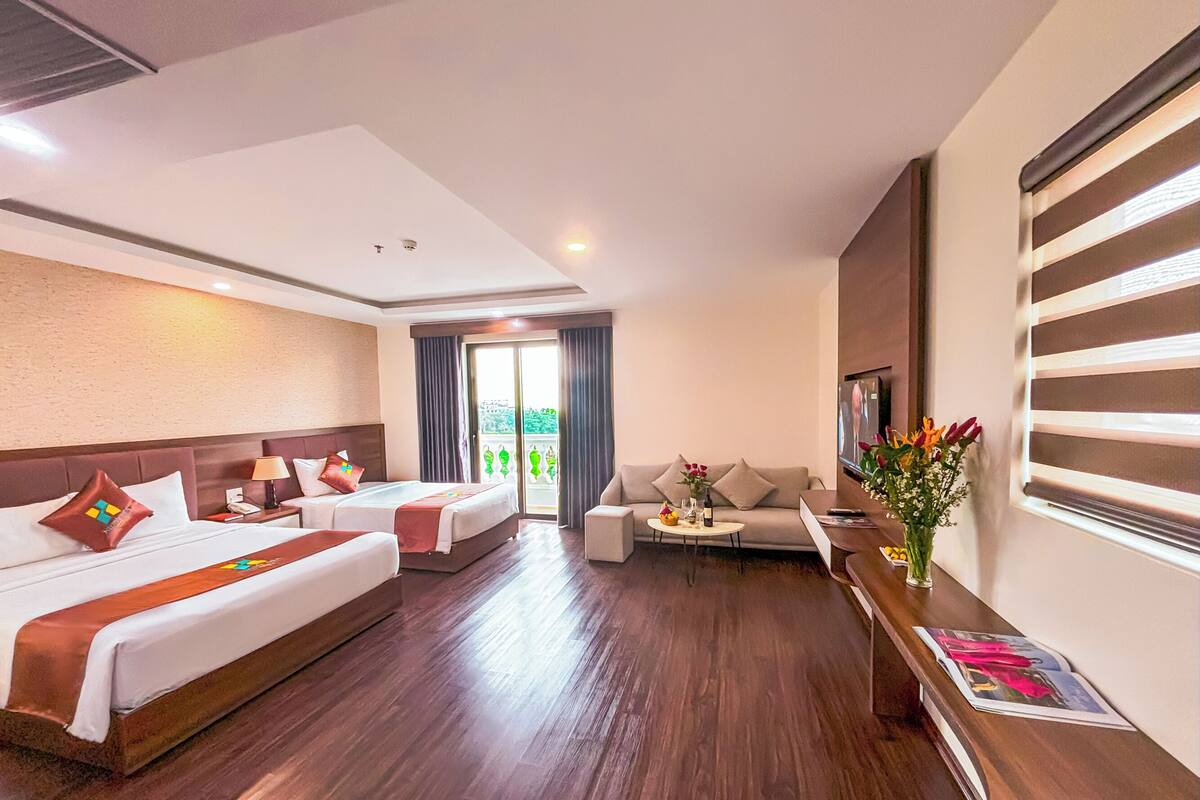 Peralatan tempat tidur premium, bar mini, meja 