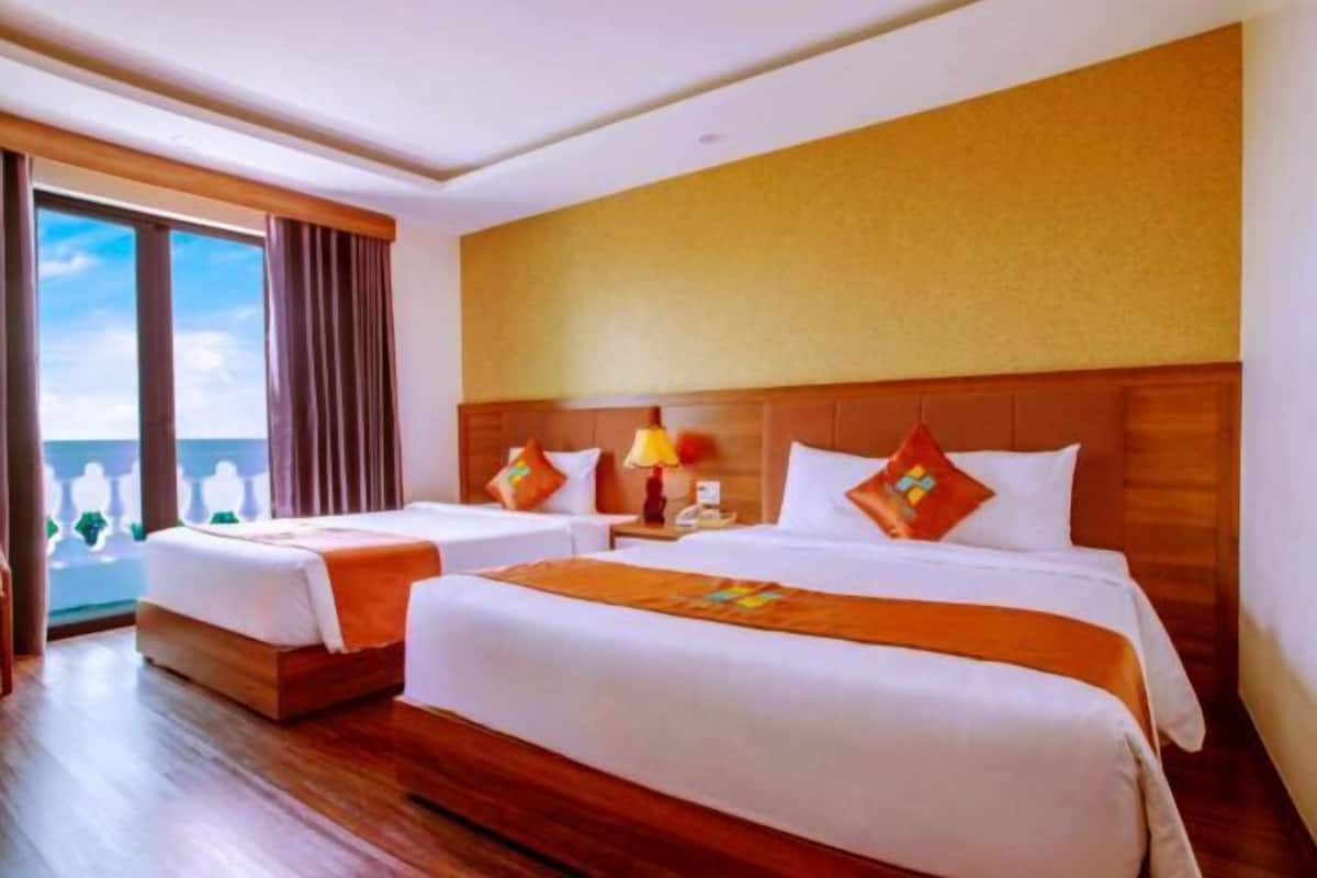Peralatan tempat tidur premium, bar mini, meja 