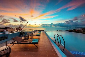 屋外プール、サンラウンジャー