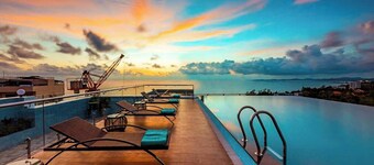 Night Sea Hotel