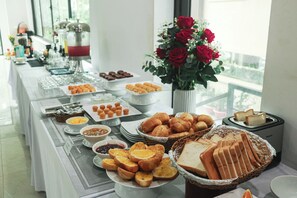 Frokostbuffé hver dag (VND 150000 per person)