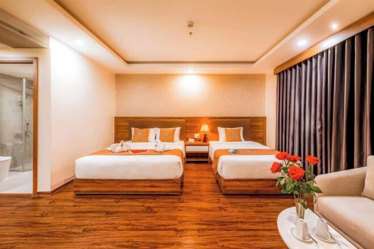 Peralatan tempat tidur premium, bar mini, meja 