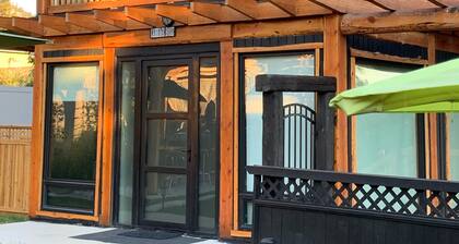 Gorgeous Custom Post & Beam Carriage House with Pool and Swim Spa