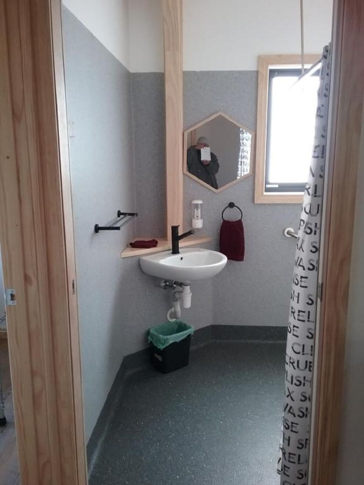 Håndklær, såpe, sjampo og toalettpapir