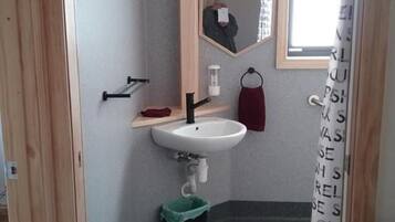 Håndklær, såpe, sjampo og toalettpapir