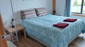 2 bedrooms, free WiFi, bed sheets, wheelchair access