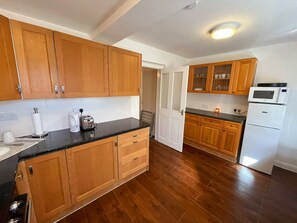 Private kitchen - Home Away From Home (Northampton)