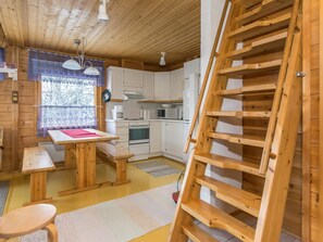 Kühlschrank, Mikrowelle, Geschirrspüler, Kochgeschirr/Geschirr/Besteck