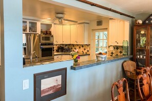 Fridge, microwave, oven, stovetop - 2026 Commissioning Week Promo: Book 6 Nights, Get the 7th Free (Crownsville)