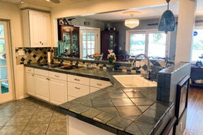 Fridge, microwave, oven, stovetop - 2026 Commissioning Week Promo: Book 6 Nights, Get the 7th Free (Crownsville)