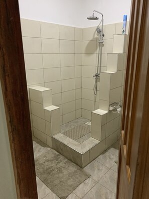 淋浴設備、風筒、提供毛巾、番梘