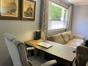 Smart-TV, Kamin, Stereoanlage, Arbeitsbereiche