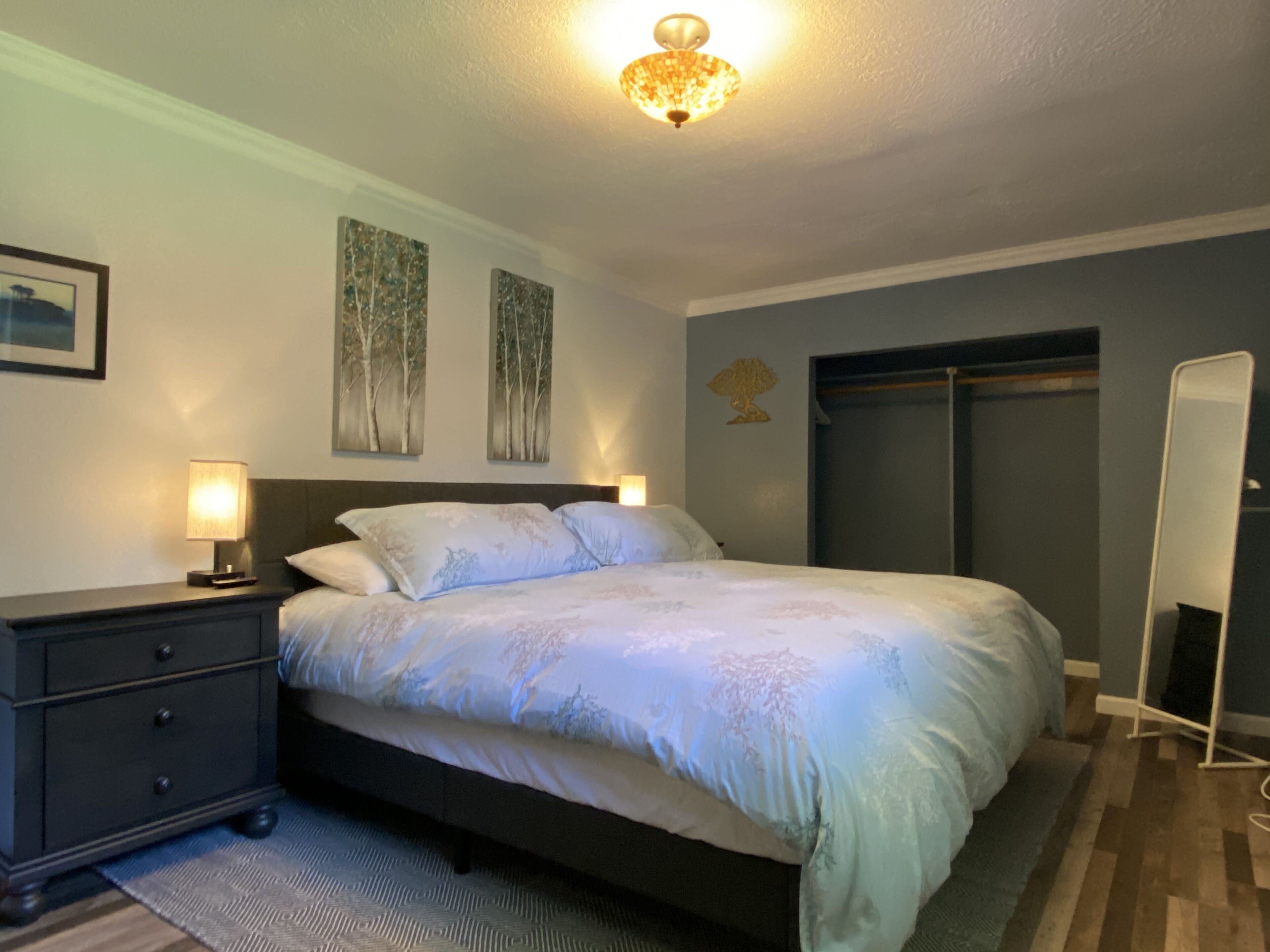 3 bedrooms, iron/ironing board, WiFi (free), bed sheets