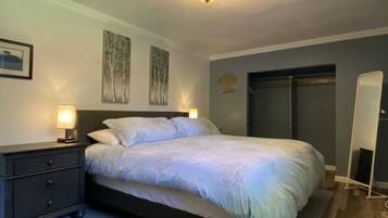 3 bedrooms, iron/ironing board, WiFi (free), bed sheets