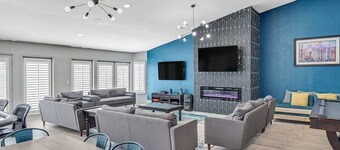 Posh Villa  8 Bdr X 5 Bth 16 Bds