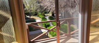 SUNSHINE FAMILY GETAWAY WITH POOL ON WEST MOUNTAIN VIEW.