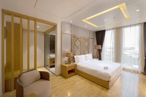 Ropa de cama de alta calidad y minibar 