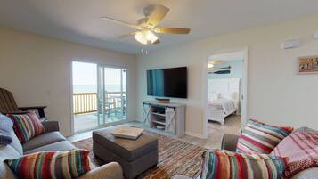 4 bedrooms, iron/ironing board, free WiFi, bed sheets