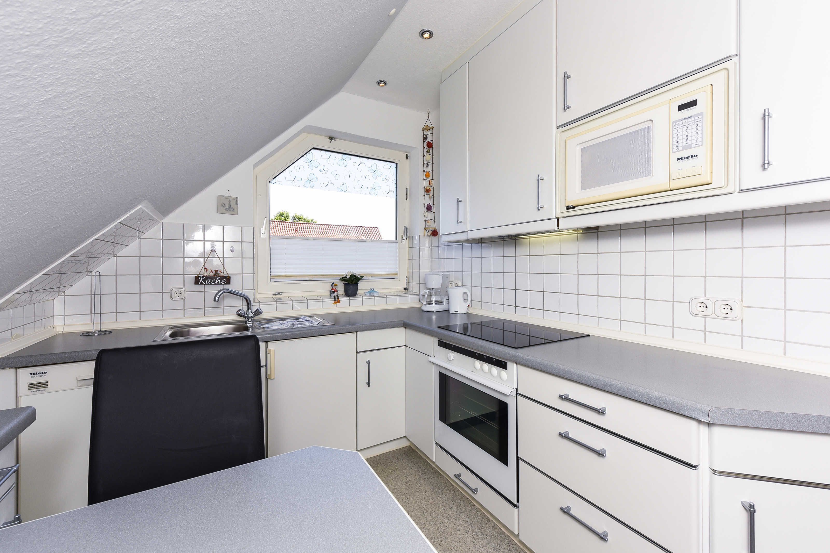 Kühlschrank, Mikrowelle, Ofen, Geschirrspüler