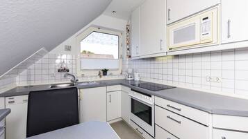 Kühlschrank, Mikrowelle, Ofen, Geschirrspüler