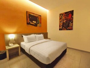 Desk, iron/ironing board, free WiFi, bed sheets