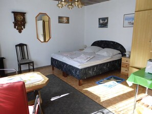 1 habitación y ropa de cama 