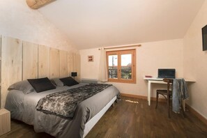 5 bedrooms, iron/ironing board, free WiFi, bed sheets - Gîte du Roy d'Amont near ViaRhôna (Lagnieu)