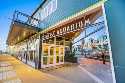 Belltown Perch, Explore like a local - 99 Walkscore!