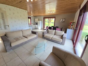 TV, fireplace - House with Fireplace, Terrace and Wifi near Domme (Domme)