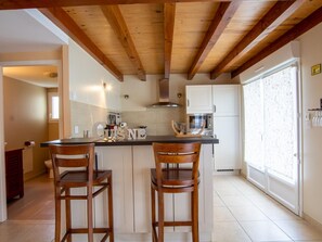 Kühlschrank, Mikrowelle, Ofen, Geschirrspüler