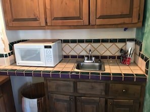 Microwave, dishwasher, coffee/tea maker, cookware/dishes/utensils