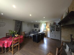 TV, fireplace, DVD player