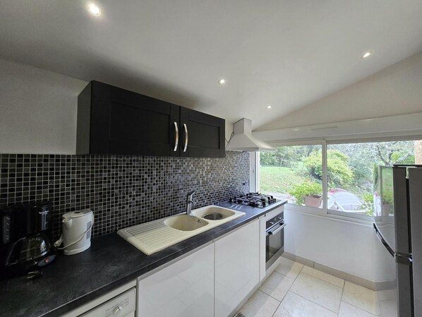 Fridge, microwave, oven, dishwasher