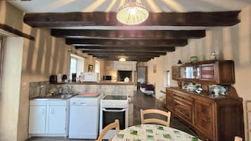 Frigorifero, microonde, forno, lavastoviglie
