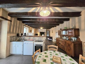 Kühlschrank, Mikrowelle, Ofen, Geschirrspüler
