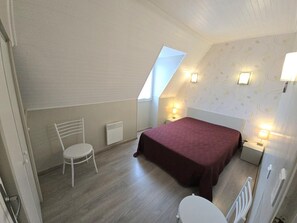4 室のベッドルーム、WiFi (無料)