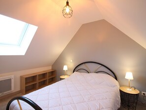 2 bedrooms, travel cot - Cozy house in La Bourboule - 8 pers, open view, parking, modern, near center (La Bourboule)
