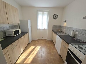 Réfrigérateur, micro-ondes, four, lave-vaisselle