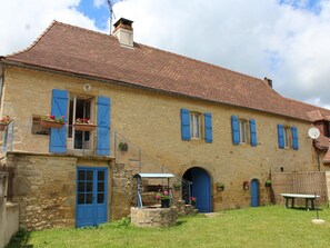 Exterior - Charming Countryside Retreat with Fireplace, Garden, and Family Amenities in Tourtoirac, France (Tourtoirac)